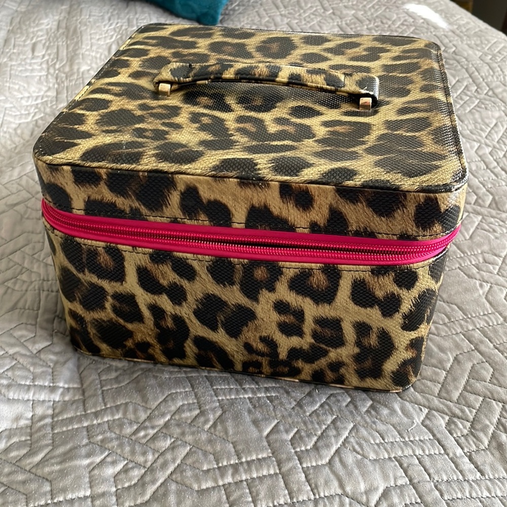 Large leopard make up case